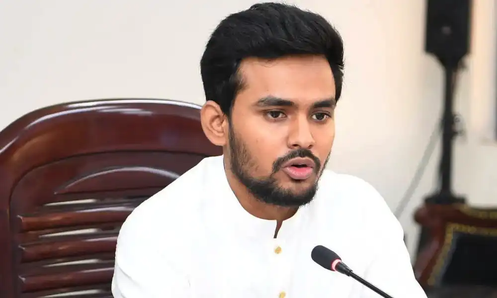 উপদেষ্টা আসিফ মাহমুদ